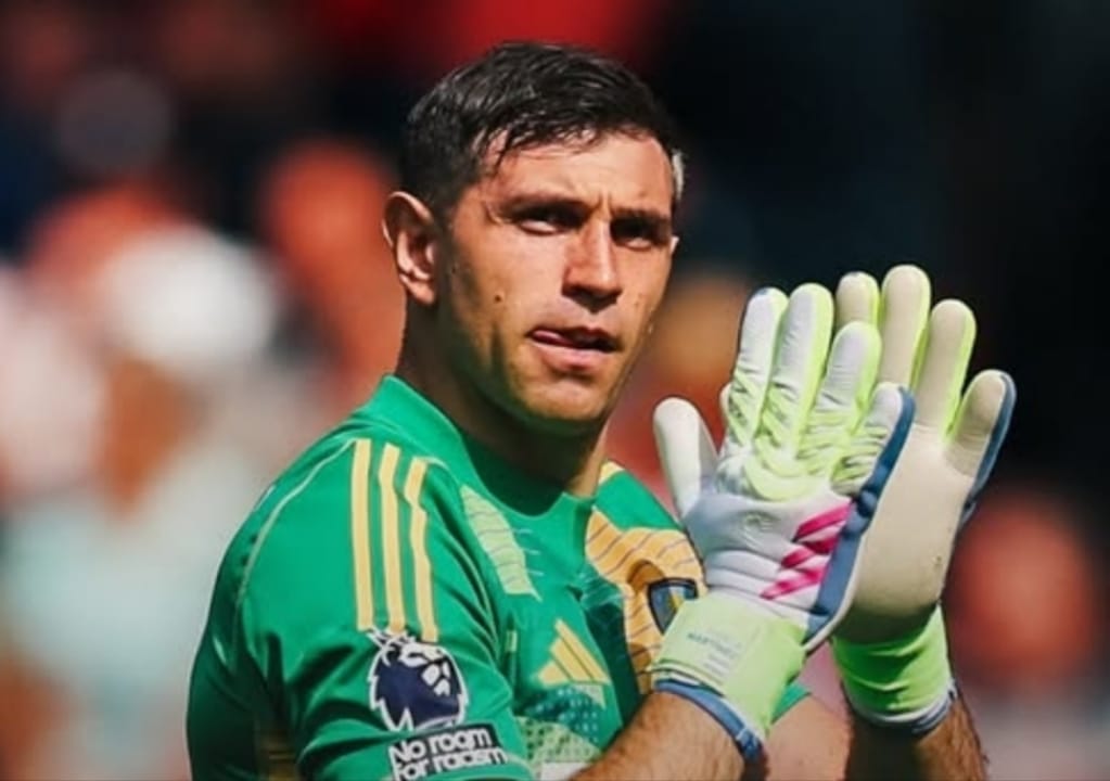 KELAS DUNIA: Emiliano Martinez menjadi topik hangat karena dikabarkan hengkang dari Aston Villa dan menjadi buruan klub-klub top Eropa seperti Barcelona dan Manchester United.