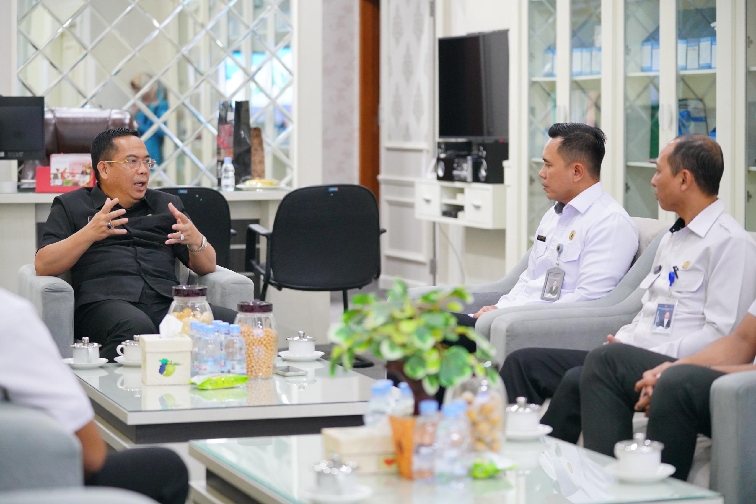SINERGI: Kepala Kantor Imigrasi Kelas I TPI Malang, Anggoro Widjanarko, bersama jajaran melaksanakan audiensi dengan Wali Kota Probolinggo, dr. Aminuddin, pada Rabu (21/5).