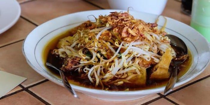 Lontong Balap (sumber foto: merdeka.com)