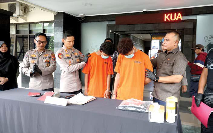 TERANCAM PENJARA 5 TAHUN: Dua remaja tersangka pelemparan paving kepada pengendara motor