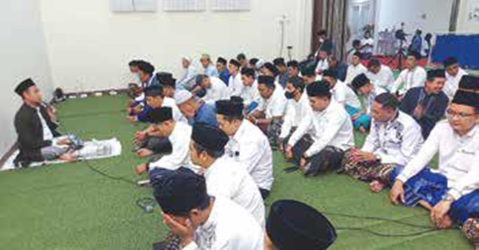 MAKIN BERKAH: Para karyawan KAN Jabung menggelar doa bersama dan istighotsah dalam rangka memperingati HUT ke-46 kemarin.