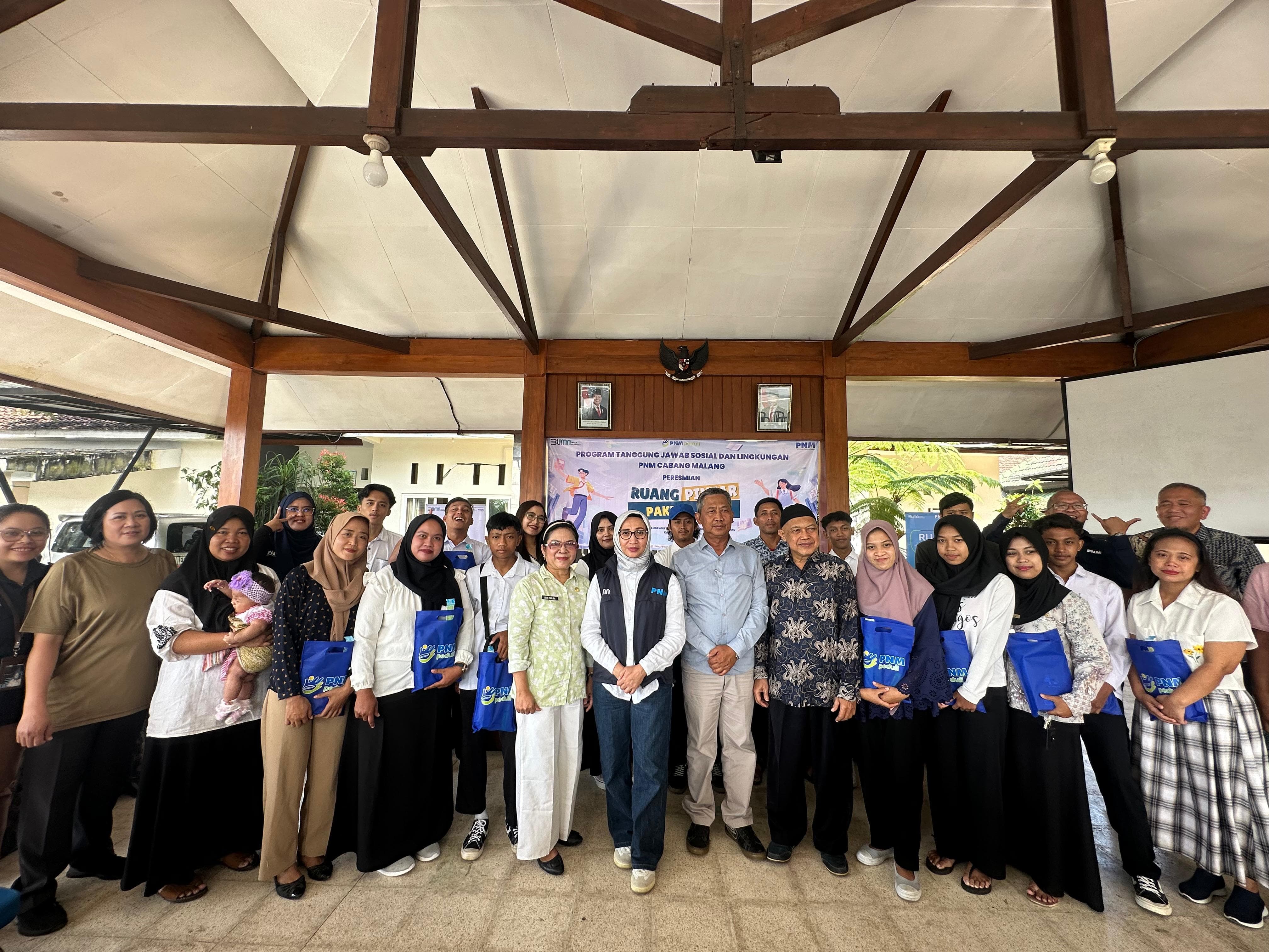 PEDULI PENDIDIKAN: PNM meresmikan Ruang Pintar PNM yang menyediakan fasilitas kejar paket A, B, dan C. Lokasi fasilitas ini berada di PKBM Mandiri di Desa Kalisongo, Dau, Malang.