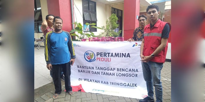 PEDULI: PT Pertamina Patra Niaga Regional Jatimbalinus Salurkan Bright Gas untuk Dapur Umum Banjir dan Longsor Kabupaten Trenggalek.