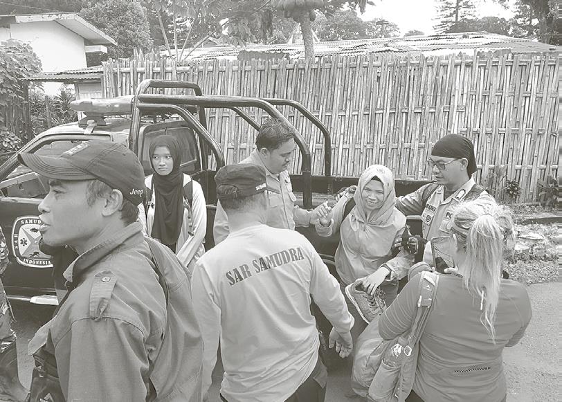 SIGAP: Beberapa pendaki yang ditemukan selamat langsung dievakuasi ke posko Budug Asu, kemarin (30/5).