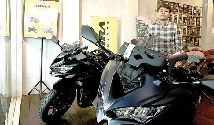 TETAP EKSIS: Motor sport tetap dilirik konsumen meski digempur motor matik.