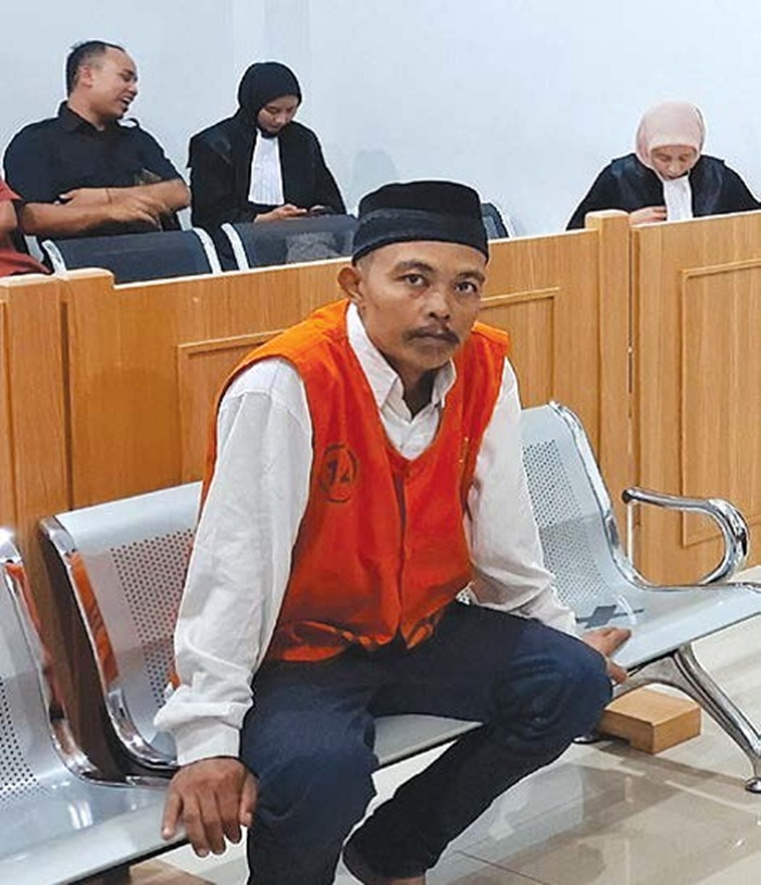 PERKARA KDRT: Miftahul Ulum, 30 asal Desa Talangsuko, Kecamatan Turen menjalani persidangan di Pengadilan Negeri (PN) Kepanjen. Dia didakwa menganiaya istrinya.