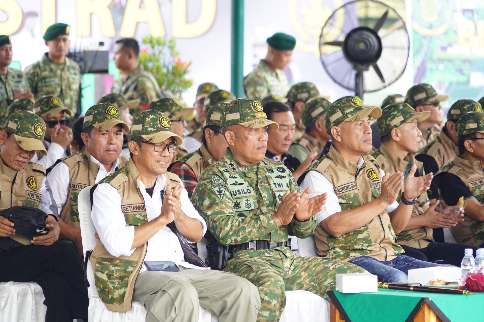 SINERGI: Pangdivif 2 Kostrad Mayjen TNI Susilo bersama tamu undangan dan peserta Forum Silaturahmi Kebangsaan dalam peringatan Hari Lahir Pancasila (1/6).