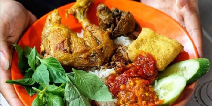 Lalapan Ayam (sumber foto: times indonesia)
