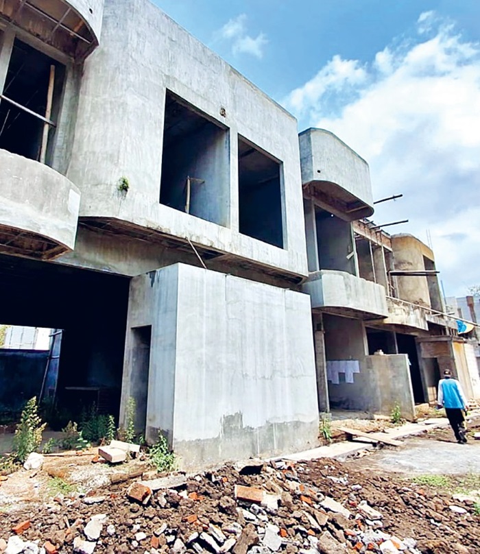 DILAPORKAN CUSTOMER: Pembangunan beberapa unit rumah The Aswindra Hill di Jalan Bukit Panderman Hill, Kecamatan Batu, Kota Batu masih terhenti.