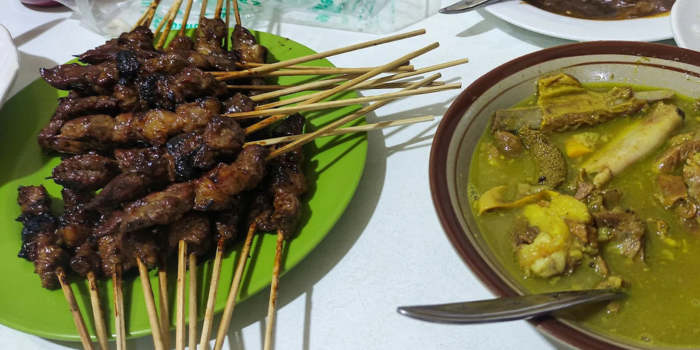 Warung Sate & Gule Kambing Bang Saleh (Aridena Putra).