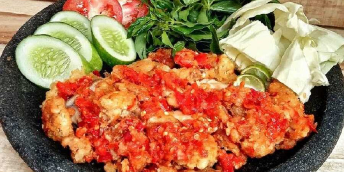 Foto hidangan ayam geprek