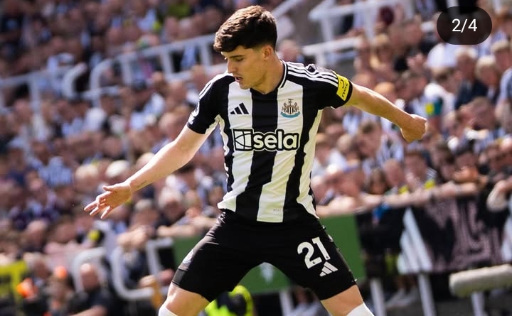 BERBAKAT: Valentino Livramento saat membela Newcastle United.