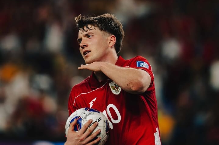SELEBRASI: Ole Romeny berhasil mencetak gol dari titik putih di akhir babak pertama Indonesia versus China di SUGBK, 5 Juni.