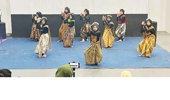 CINTA BUDAYA: Siswa SD Muhammadiyah 9 Kota Malang menampilkan tarian dalam P5 di MCC kemarin.