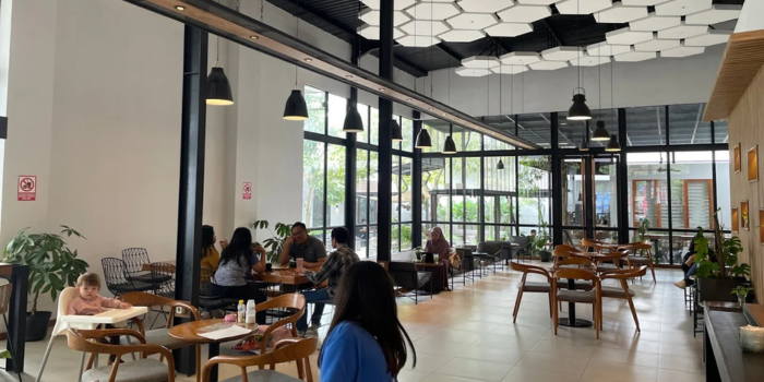 Naiki Cafe (Fenny Eka).