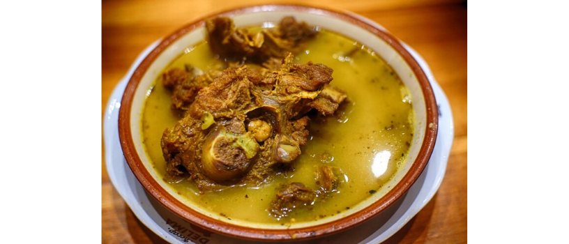 Ilustrasi gulai kambing yang lezat menggugah selera (freepik)
