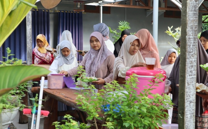 KENDURI: Acara makan-makan usai penyembelihan hewan kurban.