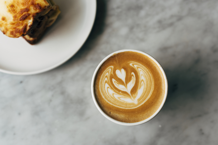 Ilustrasi Kopi di Kedai Kopi (Freepik.com/rawpixel)