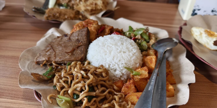 Menu di Rumah Makan Pecel Kawi Hj Musilah Asli 1975 (Theresa Halim).