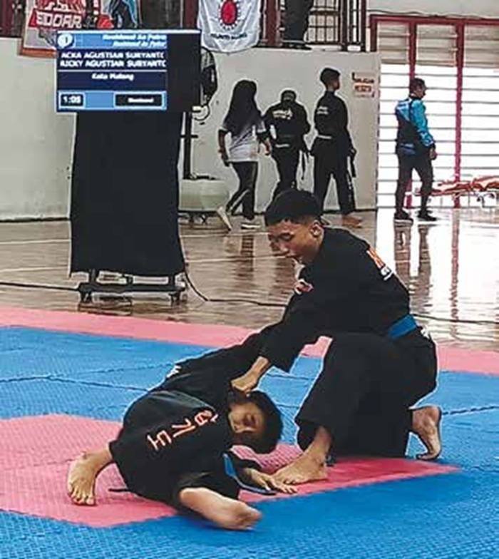 PALING SIAP: Atlet hapkido bertanding di GOR Kanjuruhan, Desa Kedungpedaringan, Kecamatan Kepanjen kemarin (9/6).