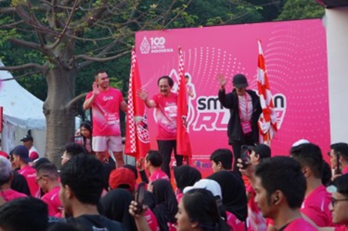 SERU: Ajang lari tahunan SMARTFREN RUN 2025 diikuti 5.000 peserta.