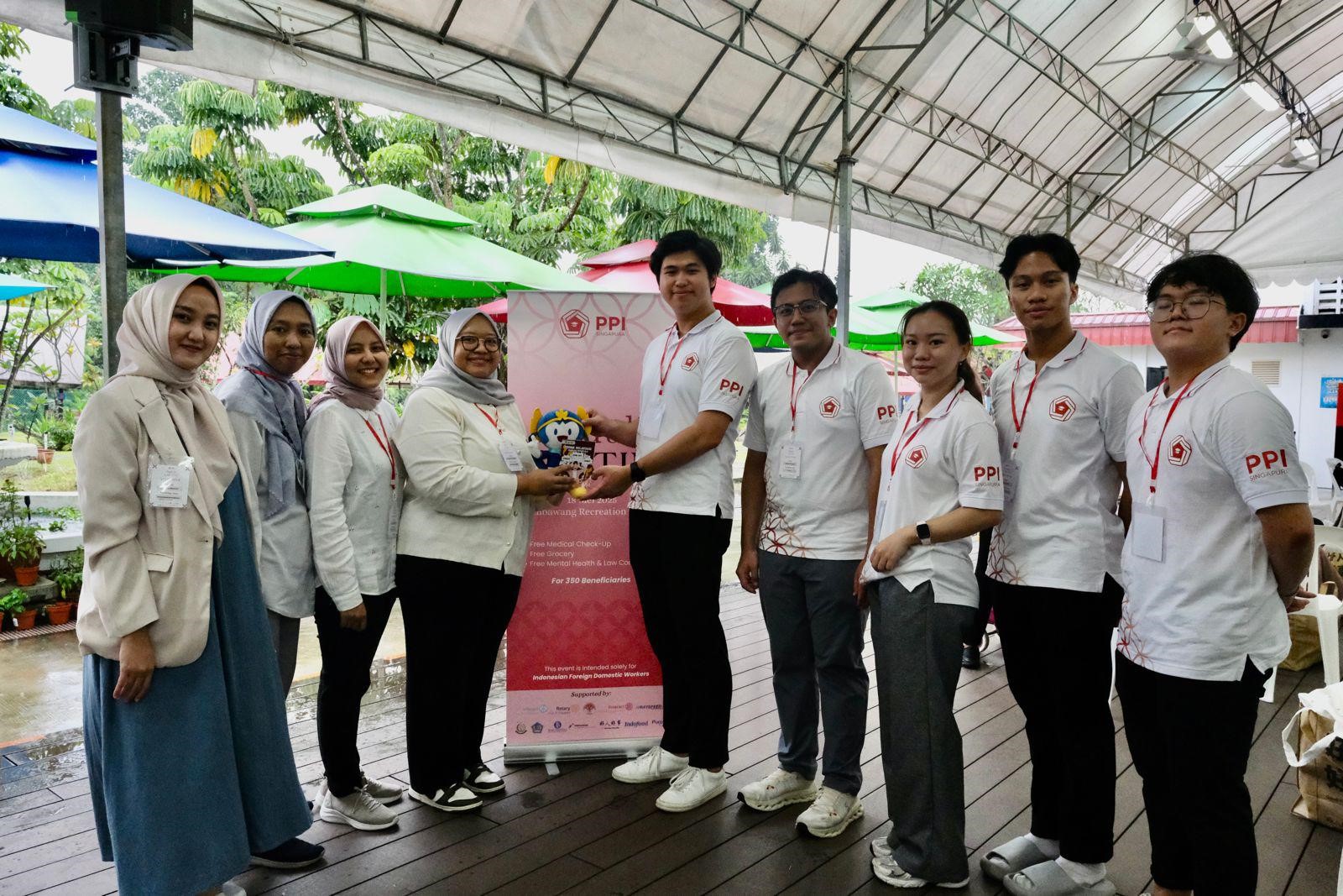 SOCIAL: UM Faculty of Medicine, in Collaboration with the Indonesian Embassy and PPI Singapore, Holds Health Outreach for Hundreds of Female Migrant Workers.