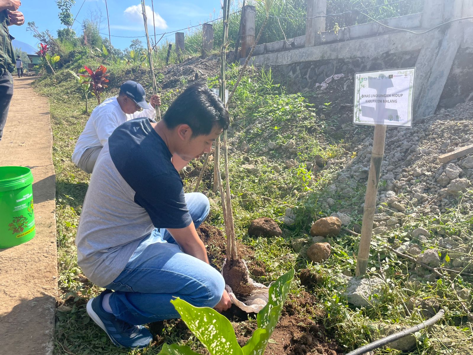 CINTA ALAM: Aksi Lingkungan Berkelanjutan yang dirangkai dengan program Green Charity 3.0 di Tempat Pemrosesan Akhir (TPA) Randuagung, Kecamatan Singosari, Kabupaten Malang.