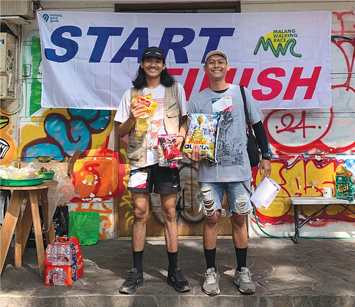 KOLABORASI: Peserta Malang Walking Race di pertokoan Kajoetangan, Kecamatan Klojen, Oktober 2024 lalu.