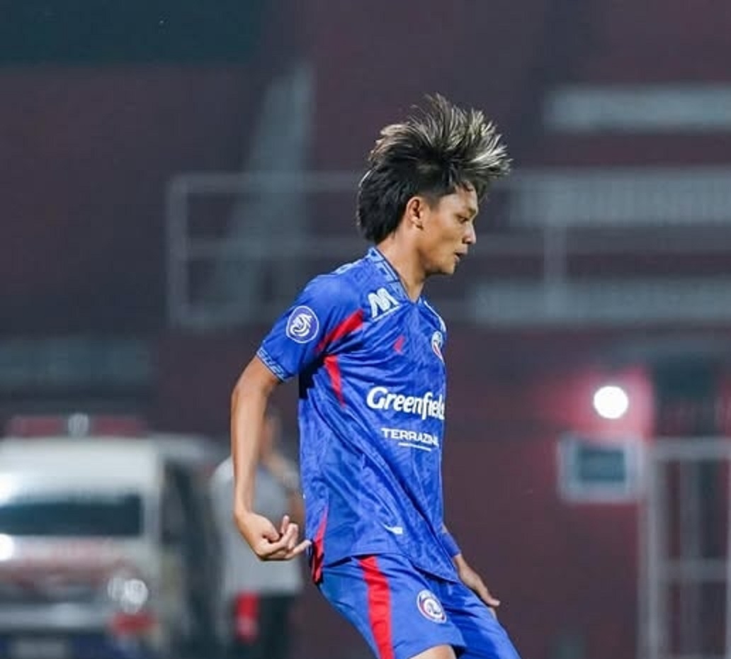 CEPAT: Bek Arema FC Achmad Maulana yang sangat bisa diandalkan di sektor kiri pertahanan/