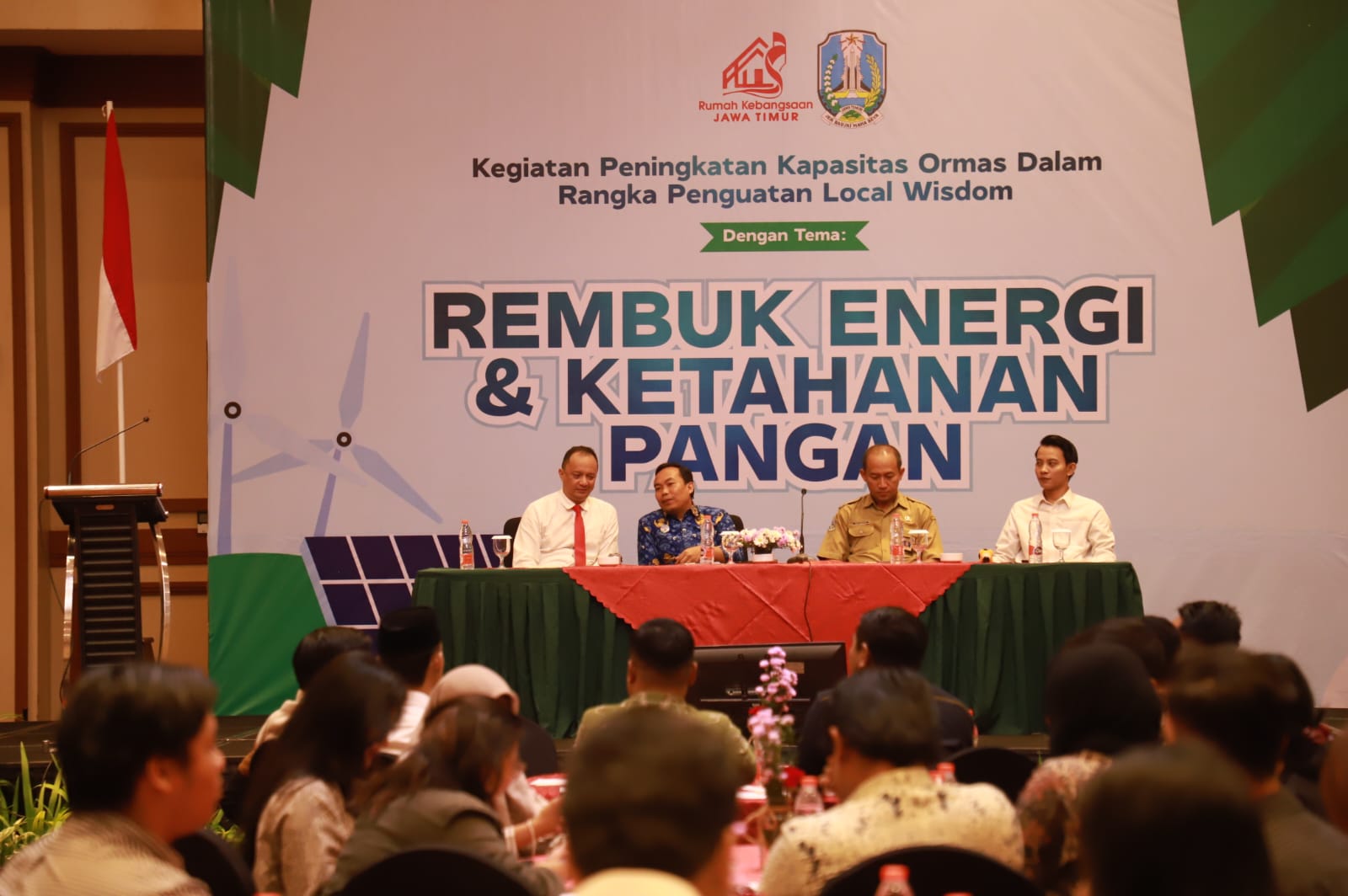 SINERGI: Wawali Ali saat memberikan keynote speech pada acara Rembuk Energi dan Ketahanan Pangan bersama Rumah Kebangsaan Jawa Timur.