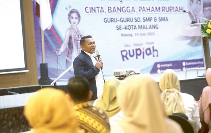 MELEK RUPIAH: Perwakilan KPw BI Malang menjelaskan terkait sejarah uang rupiah kepada para guru.