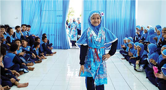 KREATIF: Siswa SD Muhammadiyah 8 Kota Malang fashion show menggunakan batik karya sendiri dalam Gebyar P5.