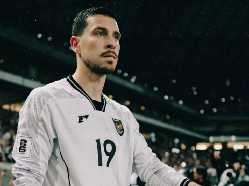 MENATAP MASA DEPAN: Thom Haye bakal menentukan tetap bermain di Eropa atau menjadi bintang di Liga 1 Indonesia musim depan.