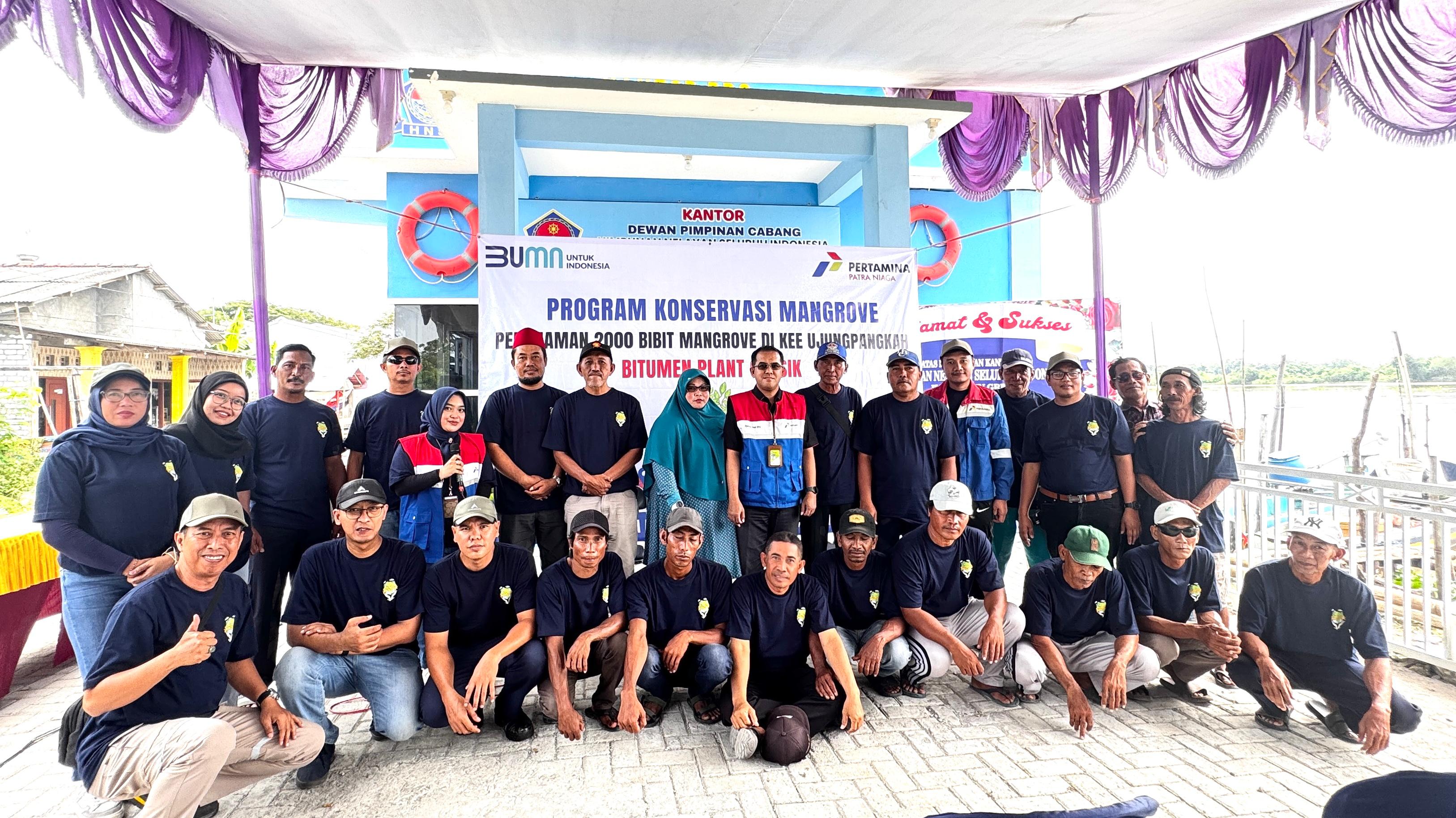KOMPAK: Pertamina beraama Pokmaswas Muara Solo, Himpunan Nelayan Seluruh Indonesia (HNSI) Gresik, serta Pemdes Pangkah Wetan dan perwakilan Kementerian Kelautan.