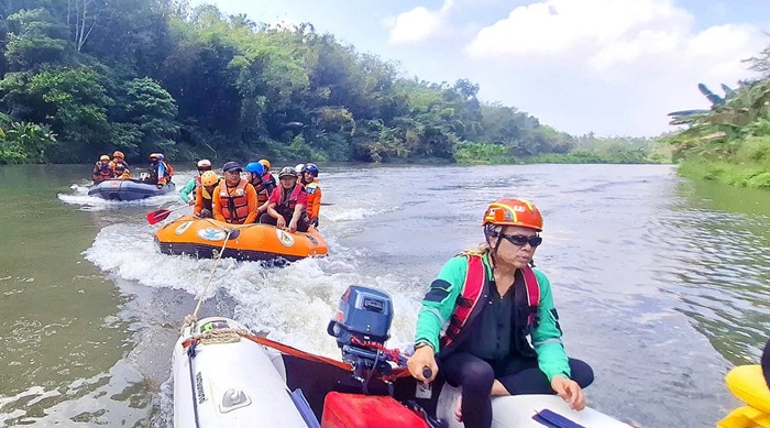 BELUM DITEMUKAN: Proses pencarian bocah hanyut dilakukan lewast jalur air dan darat. Pencarian dilakukan hingga radius 25 kilometer dari titik awal hilangnya korban.