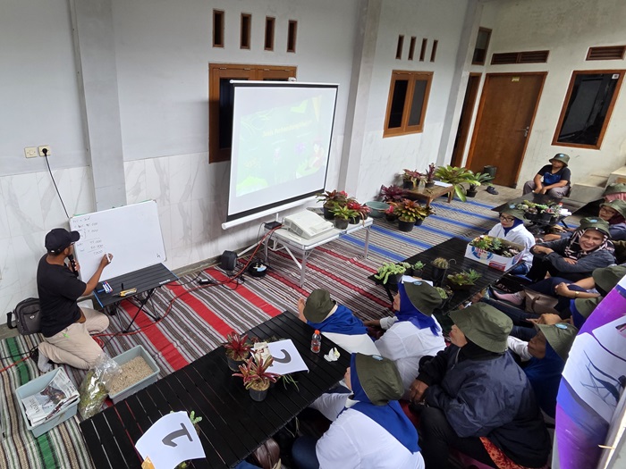 SERIUS: Peserta saat mengikuti pelatihan materi wirausaha sosial.