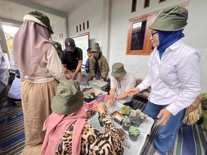 MENARIK: RW 18 Purwantoro yang disulap jadi Kampung Tanaman Hias.