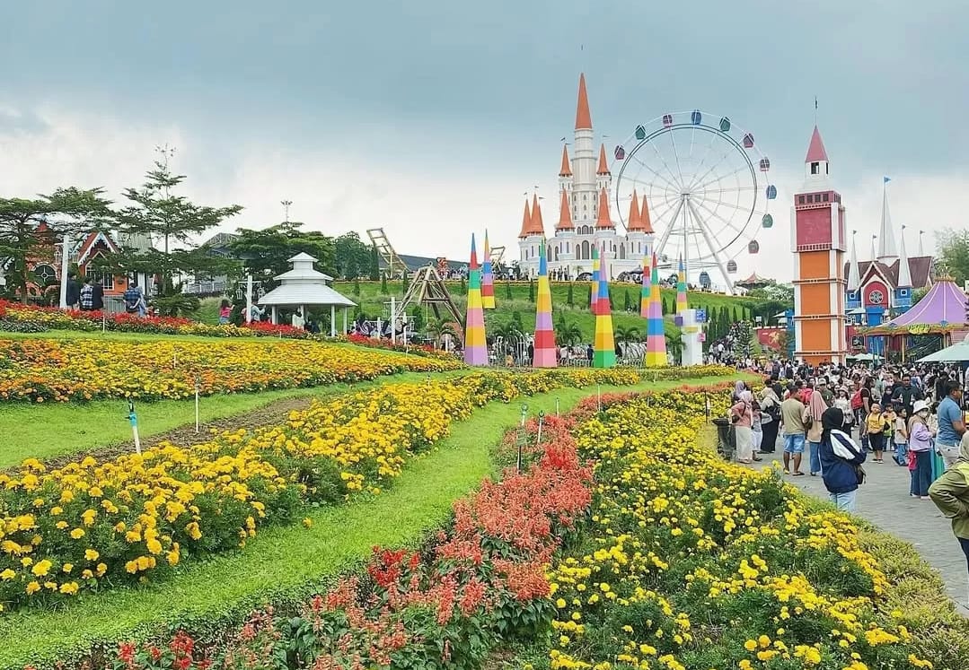 FAVORIT: Santerra de Laponte menjadi tujuan wisata favorit di Kabupaten Malang.