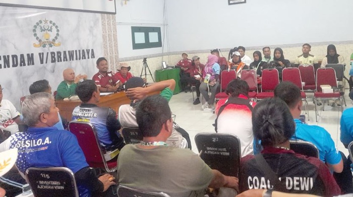 SIAP KERJA KERAS: Proses technical meeting cabor panahan Porprov IX Jatim di Ajendam V/Brawijaya kemarin.