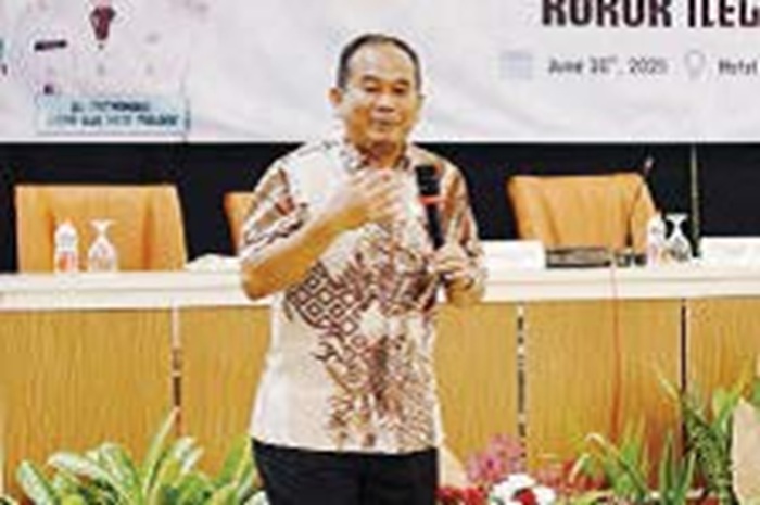 AMBIL BAGIAN: Anggota Komisi A DPRD Kota Malang Rokhmad menyampaikan perannya ikut membantu gempur rokok ilegal.