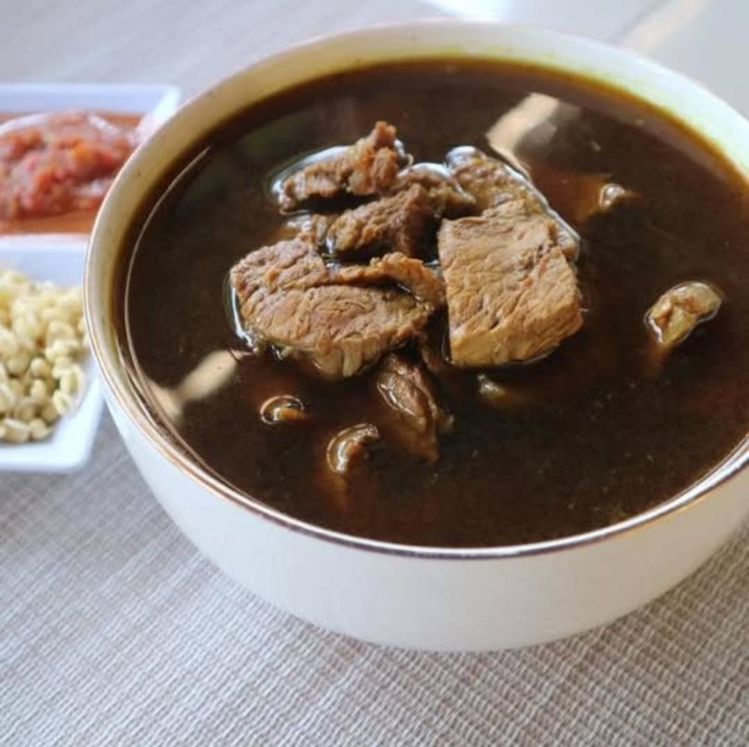 LEGENDARIS: Warung rawon ini tidak tidak tergerus jaman!