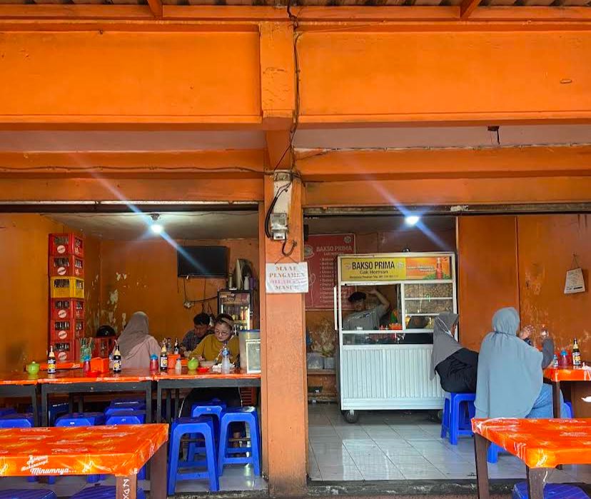 NIKMAT: Bakso Prima menjadi andalan mahasiswa Polinema di saat jam istirahat