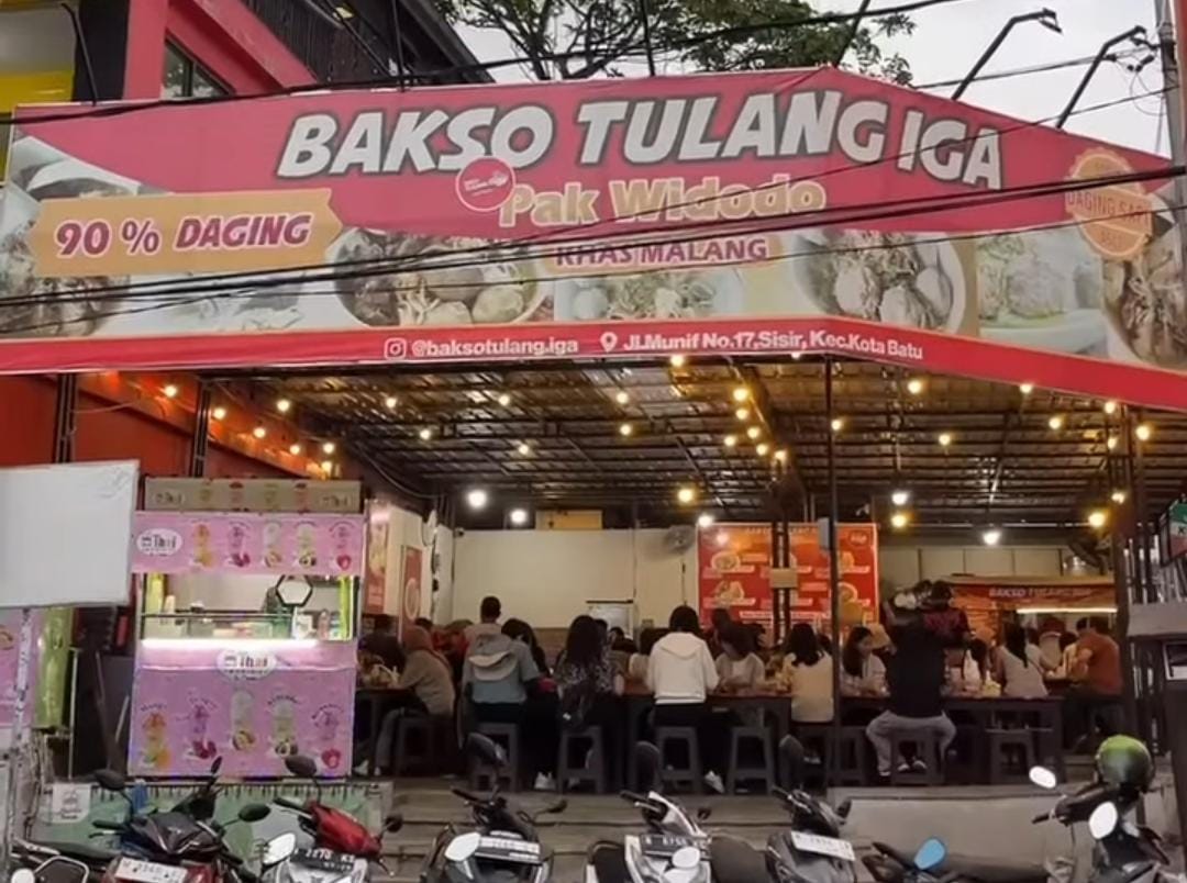 KULINER BATU: Bakso tulang iga pak widodo selalu ramai dikunjungi wisatawan