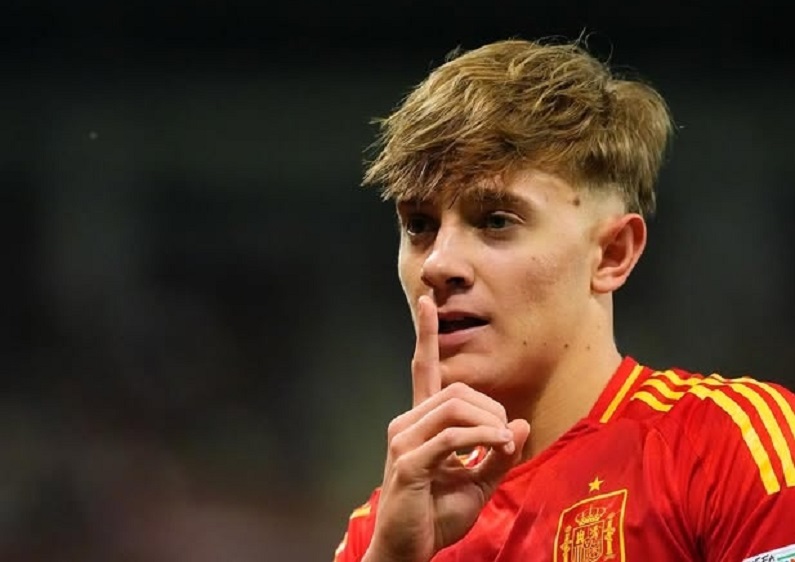 BERTALENTA: Jesus Rodriguez saat memperkuat Spanyol U21 kini resmi membela Como 1907.