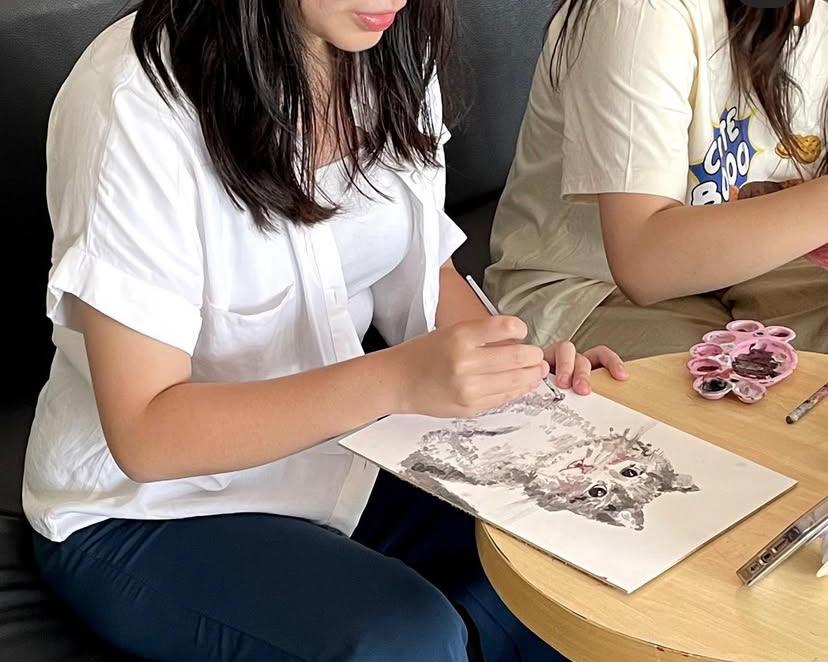 Dari workshop seni hingga diskusi terbuka, kafe unik ini hadir sebagai ruang bertemu dan berkarya di tengah kota.