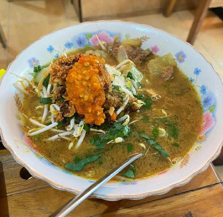 MANTULL: Nikmatnya nasi rawon dari warung makan Sidik yang siap meningkatkan mood pagimu di Kota Batu