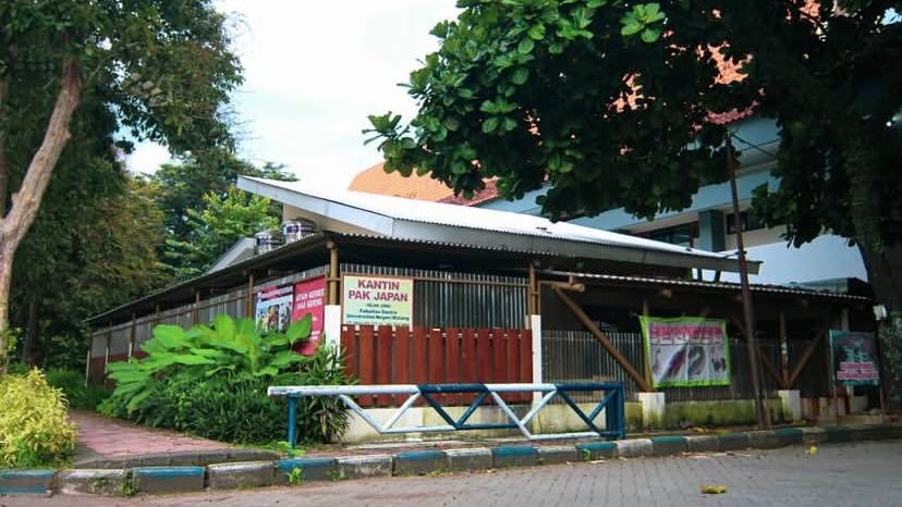 Kantin UM jadi tempat andalan mahasiswa buat makan, ngobrol, hingga nugas dari yang legendaris seperti Pak Japan sampai yang modern di Vokasi.