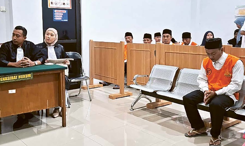 TERDAKWA KDRT: Ahmad Fatkhul Muslich menjalani sidang di Pengadilan Negeri (PN) Kepanjen beberapa waktu lalu.