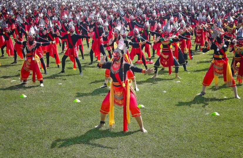 Tari Bapang tampil memukau di penutupan Porprov Kabupaten Malang, membawa pesan kepahlawanan dan semangat perjuangan leluhur.