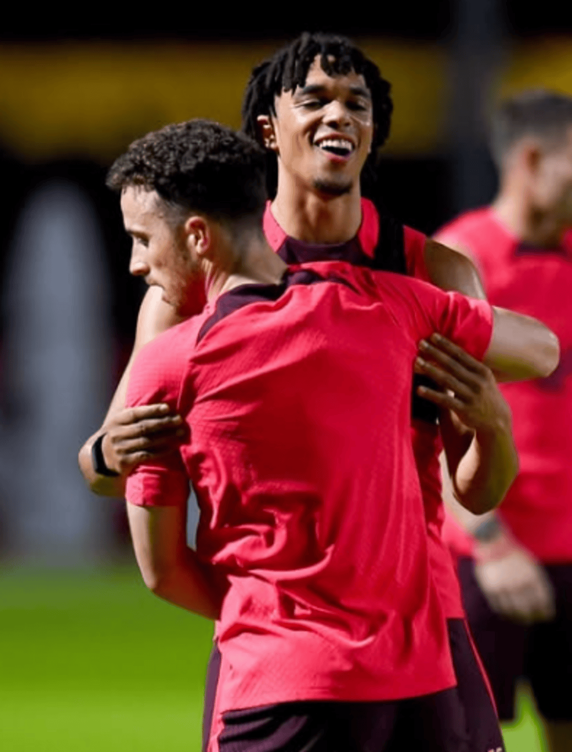 Tangkapan gambar Trent Alexander-Arnold bersama Diogo Jota